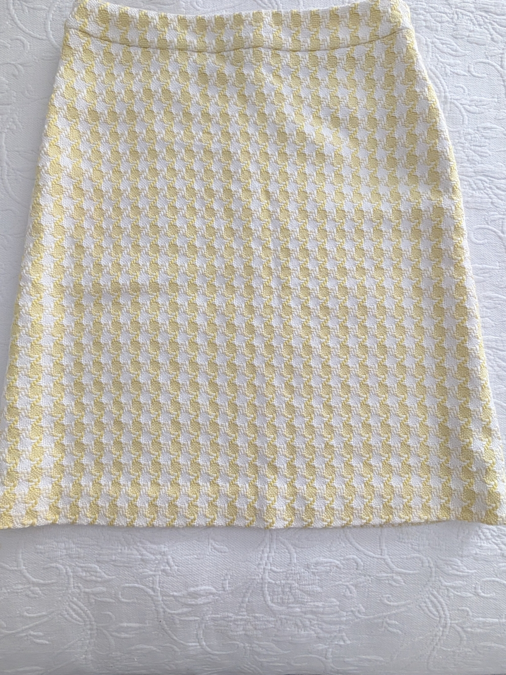 EUC Banana Republic Women's Yellow and white Houndstooth A-line skirt Size 4R 💛
